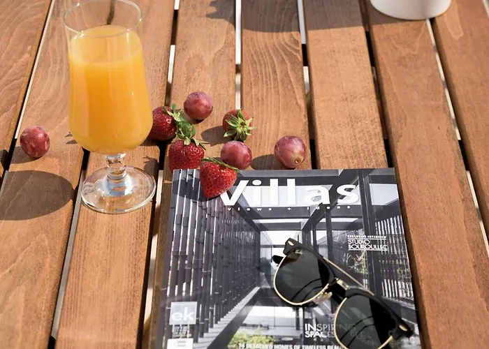 Ellania Milos * Adamantas (Milos)