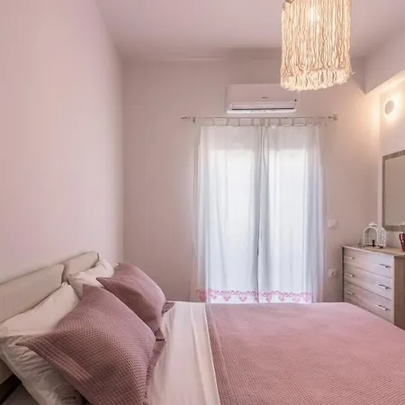 Ellania Milos אדאמאס