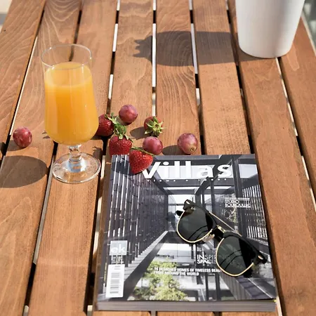 Ellania Milos * אדאמאס